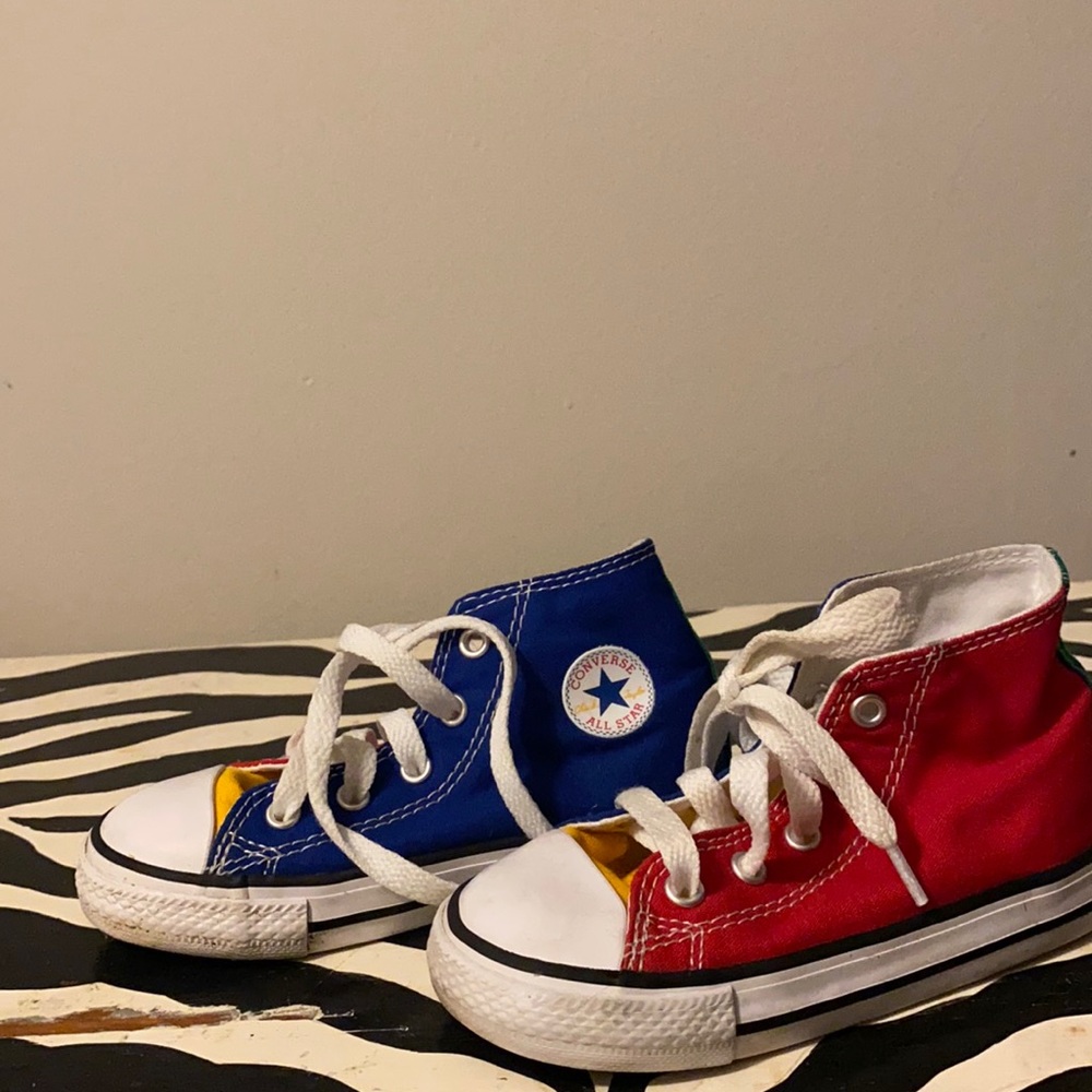 Multicolored converse sneaker.